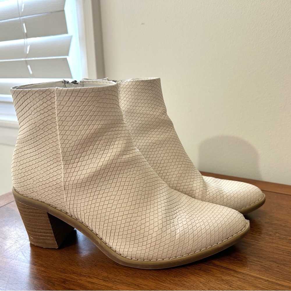 Universal Thread Cream Ankle Boots